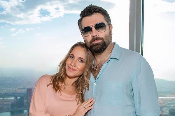 Ковальчук и Чумаков отметили романтическую дату в небе. 54674.jpeg Ковальчук и Чумаков отметили романтическую дату в небе. 54674.jpeg