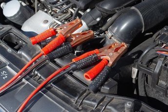 Как пользоваться кабелями для подзарядки аккумулятора автомобиля