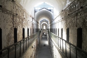 Средневековая тюрьма с привидениями выставлена на продажу