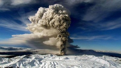 Схватка гигантов: когда ураганы сталкиваются с вулканами