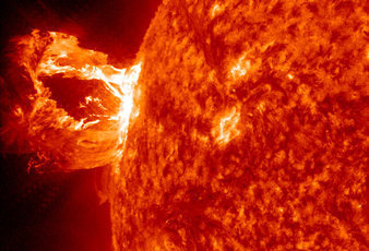 Могла бы чрезвычайно мощная солнечная вспышка уничтожить всю электронику на Земле?