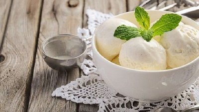 Медики рассказали, какое мороженое полезно для здоровья