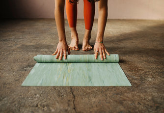 Восстановительная йога: Позы для баланса гормонов