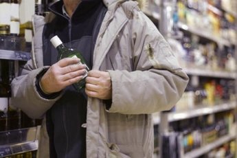 В Москве работник магазина “Пятерочка” избил покупателя из-за украденной водки