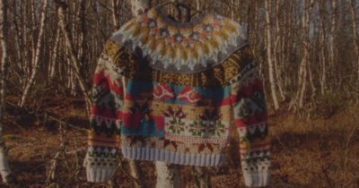 Дизайнеры представили этническую коллекцию свитеров
