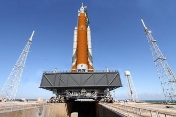 Трамп распорядился отправить американцев на Луну в течение пяти лет