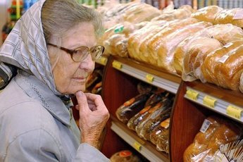 Для пожилых россиян будут продаваться спецпродукты