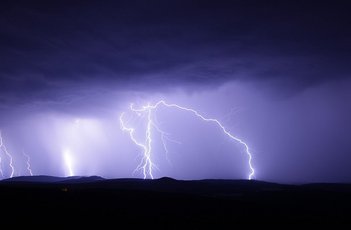 Как спастись от грозы и молнии