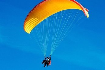 В Турции скончался разбившийся при катании на параплане гражданин РФ