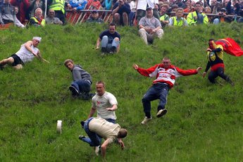 Сырные гонки и другие игры в Великобритании