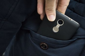 Житель Липецка украл смартфон у прохожей, чтобы подарить его своей подруге