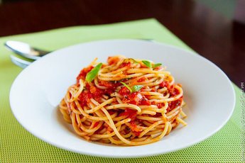Как сломать спагетти ровно посередине