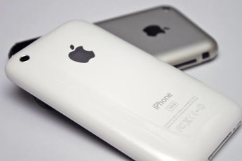 Apple предупредила об отключении от Сети старых моделей iPhone