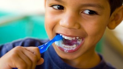 Причина кариеса у детей - избыток зубной пасты