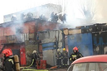 В автосервисе на юге Москвы случился пожар