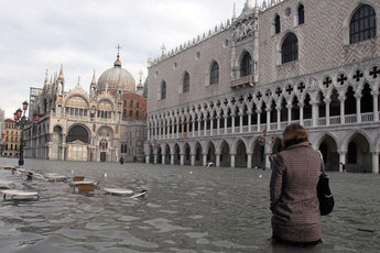 Наводнение в Венеции стало катастрофой: гибнут люди