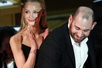 Слепакова и Ходченкову застукали целующимися в Эрмитаже