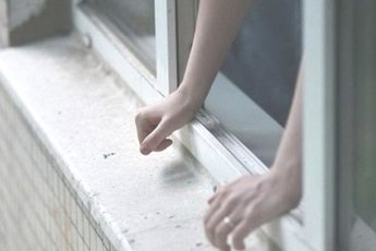 Москвич упал с 13-го этажа и не разбился