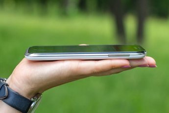Почему батарея в телефоне разряжается быстро