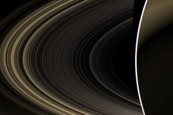 Кольца Сатурна постепенно исчезают