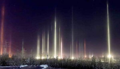 Световые столбы в Мурманской области попали на видео