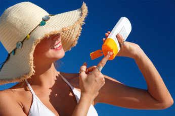 Как правильно использовать защитный крем от солнца