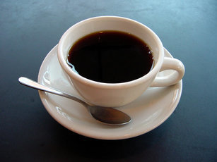 Почему кофе из микроволновки такой неприятный на вкус: в чём, собственно, дело?