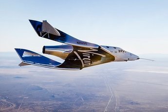 Компания Virgin Galactic отправила в ближний космос туриста