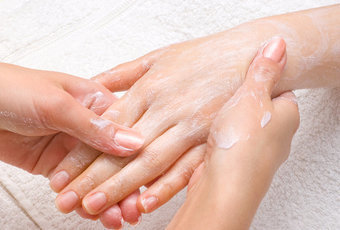 Естественные способы замедлить проявление признаков старения кожи рук