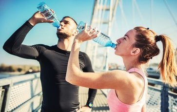 Пить воду перед, во время и после тренировки: Насколько это важно?