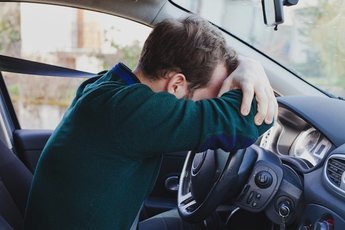 Полицейские задержали заснувшего за рулем наркоторговца