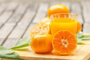 Медики рассказали о пользе апельсинового сока для сердца