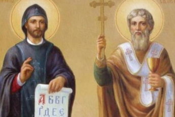 Русская изба, кукла из газеты и мастер-класс по колокольному звону