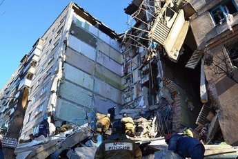 Стеклопакеты при взрыве теперь будут вылетать наружу